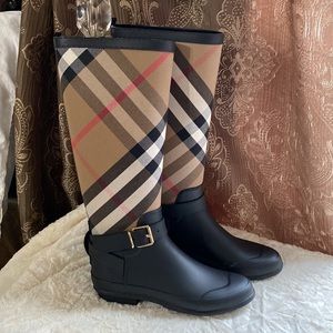 Burberry Rain Boots ✨💓